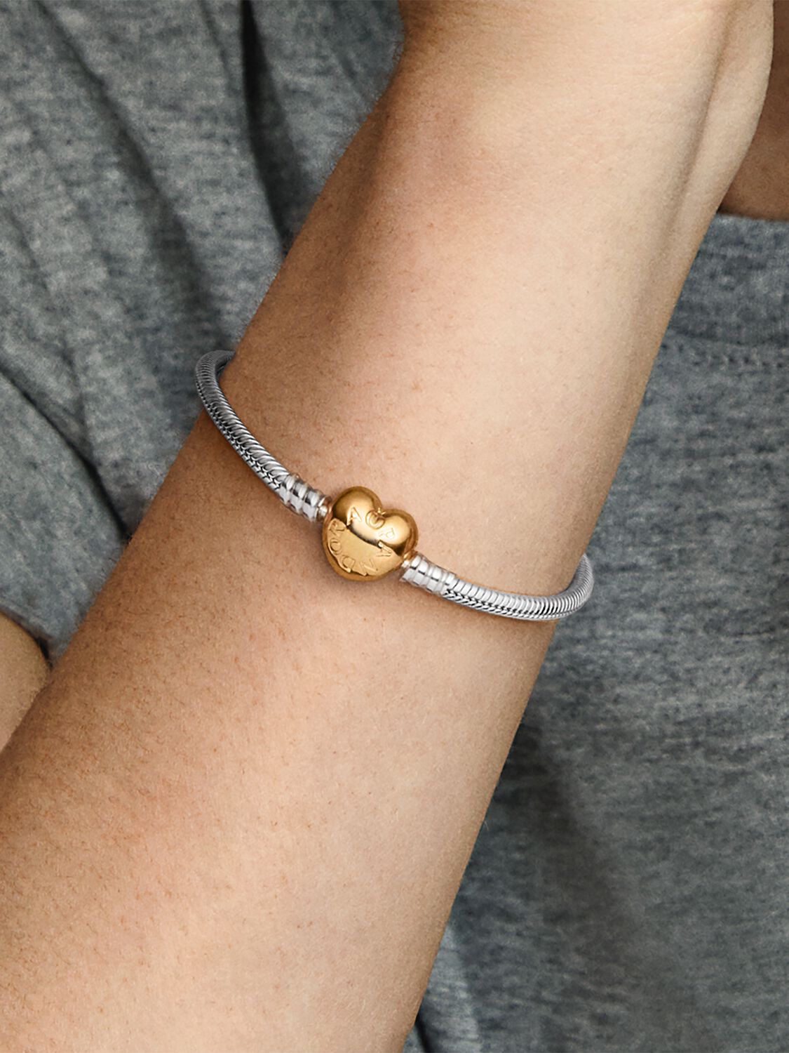 Brazalete cadena de serpiente con broche de corazón Plata Esterlina, Bañado en oro de 14k