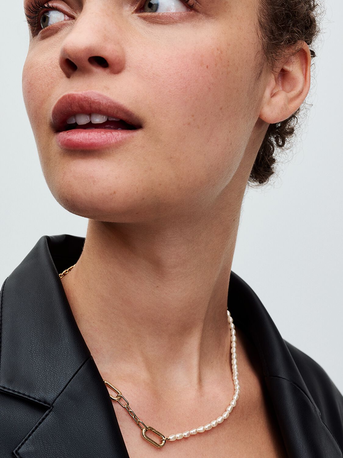 Collar de perlas cultivadas de agua dulce tratadas delgadas Bañado en oro de 14k