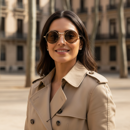 Mujer elegante con gafas MaxMara